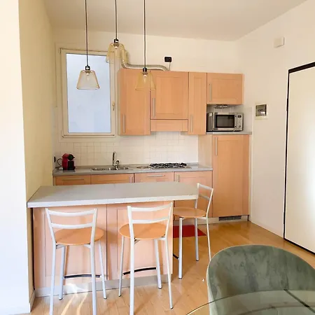 Apartment Caratteristico Apt Centro *